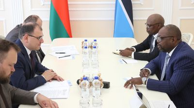 Беларусь предлагает Ботсване поставки техники, сотрудничество в АПК и медицине