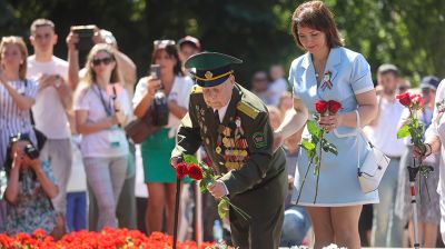 Более 2 тыс. человек прошли по центру Гродно в "Шествии поколений"