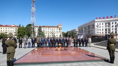 Правительственная делегация Ливии возложила венок и цветы к монументу Победы в Минске