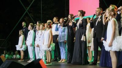 У стен Брестской крепости проходит праздничный концерт ко Дню Независимости 