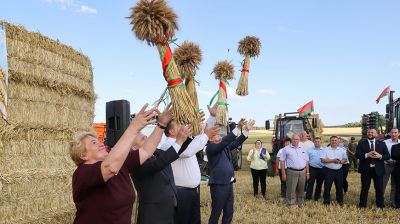 Областные "Зажинки" провели в Мозырском районе на щедрый урожай