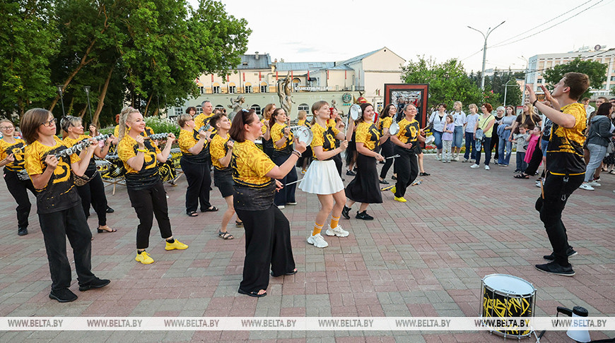 Праздничная атмосфера на улицах фестивального Витебска