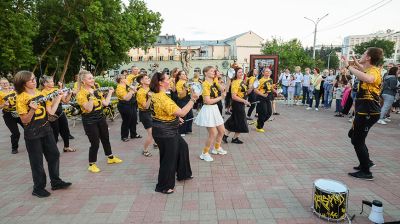 Праздничная атмосфера на улицах фестивального Витебска