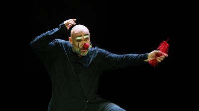 Известный российский актер Максим Аверин представил моноспектакль "Научи меня жить..."