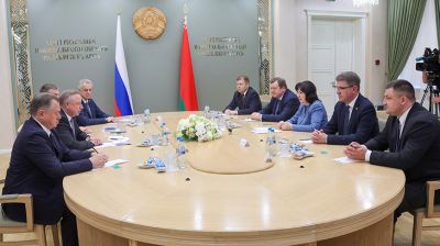 Встреча с делегацией Санкт-Петербурга прошла в Совете Республики 