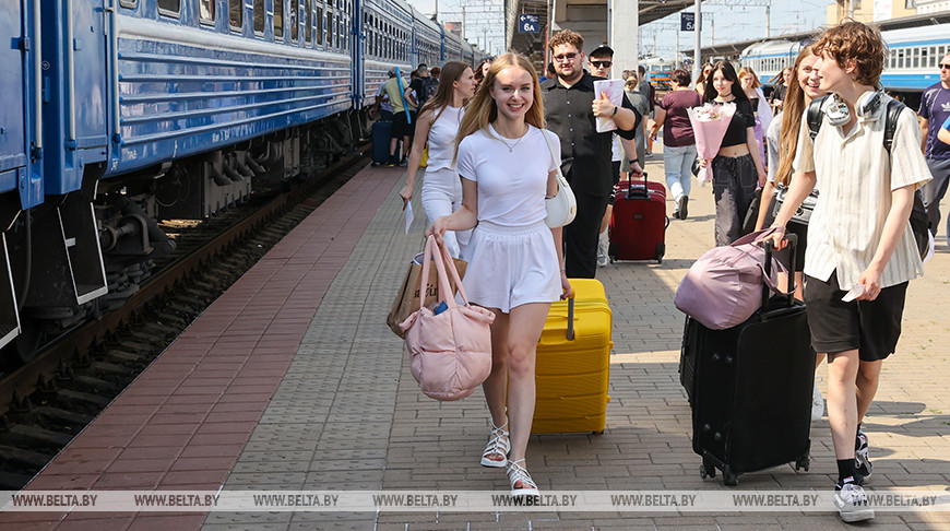 Студотряды отправились из Гомеля в оздоровительные лагеря России 