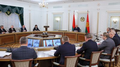 Лукашенко проводит селекторное совещание по уборочной кампании