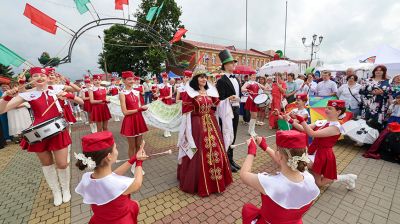 "Вішнёвая квецень сяброўства". Гала-концерт ягодного фестиваля прошел в Глубоком