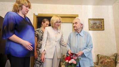 В Минске поздравили с 100-летием свидетеля ВОВ Тамару Юрлову