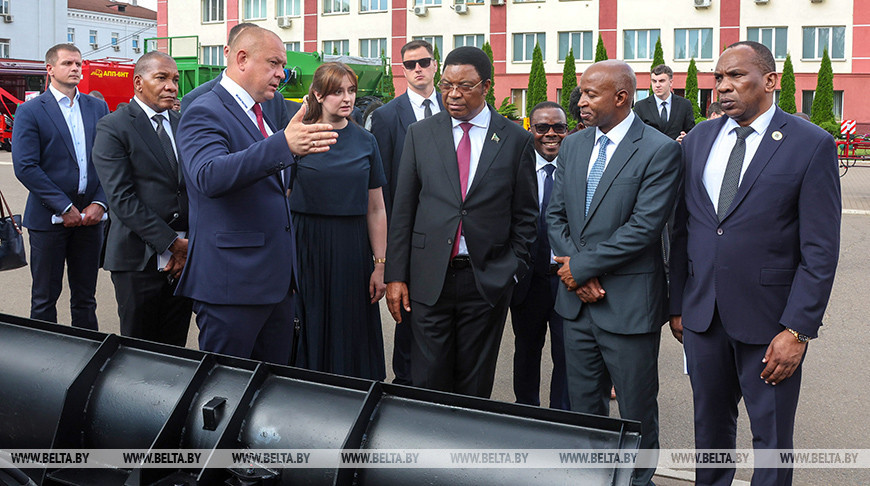 Премьер-министр Танзании ознакомился с производством МТЗ