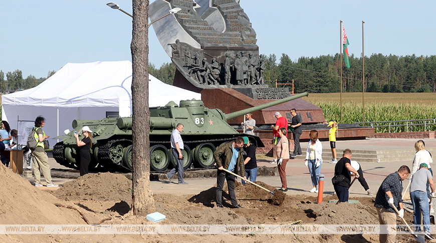 Около 300 тыс. жителей Гомельской области вышли на региональный субботник