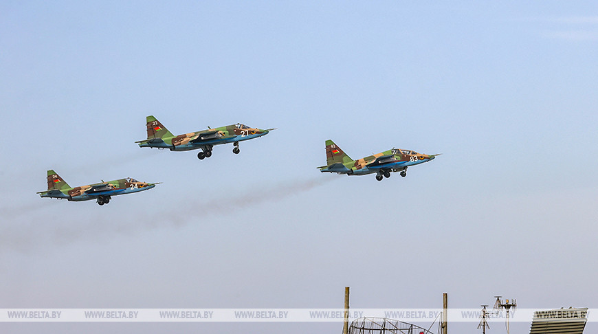 Высший пилотаж. Как в Мачулищах отпраздновали День военно-воздушных сил Беларуси