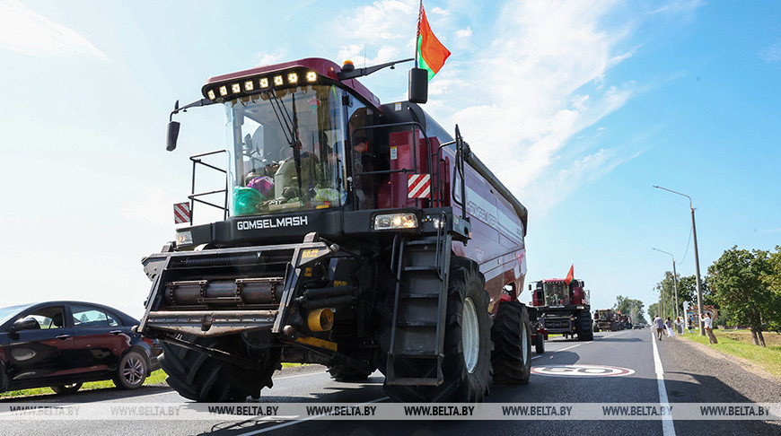 В Могилевской области началась переброска сельскохозяйственной техники