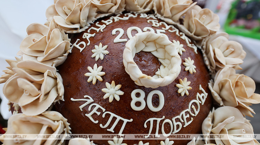 Ароматно, вкусно и гостеприимно. Каравай-фест "Бацькава булка" в четвертый раз собрал гостей