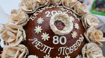 Ароматно, вкусно и гостеприимно. Каравай-фест "Бацькава булка" в четвертый раз собрал гостей