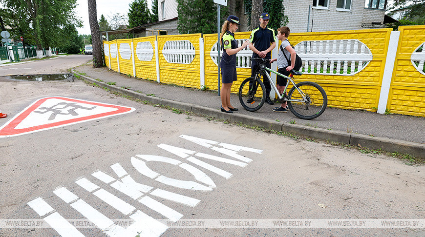 Разметка, освещение, пикап-зоны. Как в Витебской области делают безопасным маршрут в школу и домой 