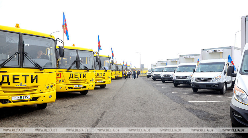Партию школьных автобусов и авторефрижераторов закупили в Брестской области к началу учебного года