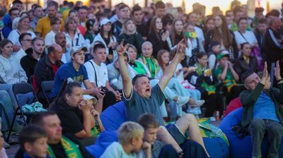 Тысячи людей смотрели матч плей-офф Лиги конференций УЕФА в центре Гродно