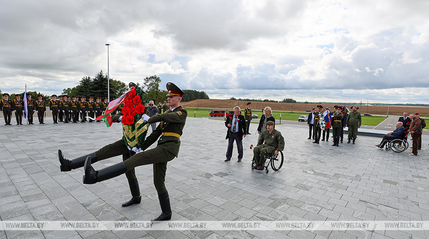 От Кургана Славы до Ржева: стартовал супермарафон инвалидов-колясочников Союзного государства