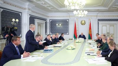 Лукашенко собрал совещание об эффективности системы торгового обслуживания населения в масштабах Беларуси