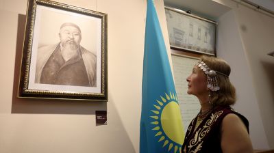 Знакомство с культурой Казахстана. Выставка к 180-летию со дня рождения Абая Кунанбаева открылась в Минске