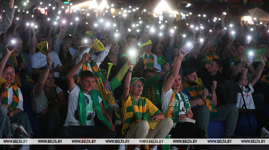 Гродно болело за "Неман": тысячи людей смотрели второй матч плей-офф Лиги конференций УЕФА в центре города