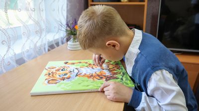 В Минске ребятам из социально-педагогического центра вручили подарки к новому учебному году