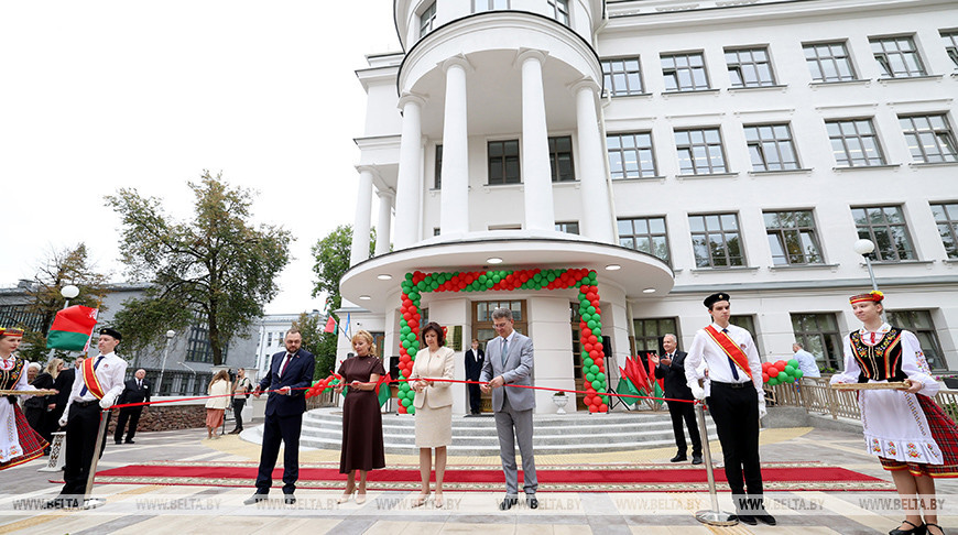 После реконструкции открылась одна из старейших школ Минска на ул.Красноармейской