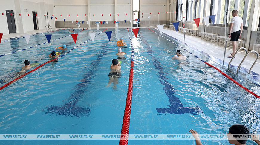 В Хойниках при гимназии открыли плавательный бассейн