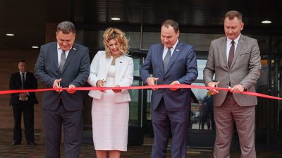 Современная и просторная. Новая школа в Боровлянах на 1 тыс. мест приняла первых учеников