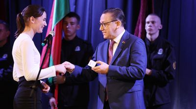 Профессия с большим сердцем. Перцов в Витебске вручил студенческие билеты будущим ветеринарам