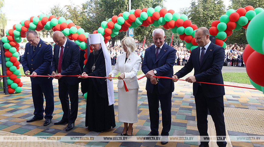 После реконструкции распахнула двери школа №1 в Лунинце 