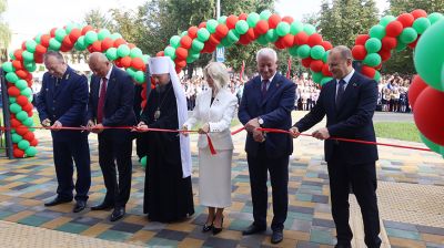 После реконструкции распахнула двери школа №1 в Лунинце 