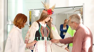 "Дизайн пока держим в тайне". Финалистки "Мисс Беларусь" примерили костюмы топ-10