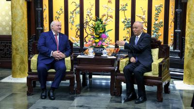 Лукашенко в Пекине встретился с членом Постоянного комитета Политбюро ЦК КПК Цай Ци