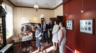 Председатель Сената Олий Мажлиса ознакомилась с экспозицией музея Шагала