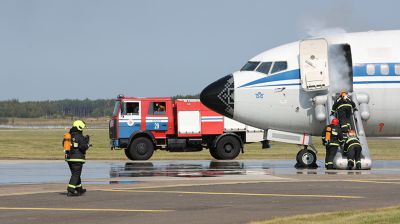 В Национальном аэропорту Минск прошло учение по тушению пожара и спасению людей