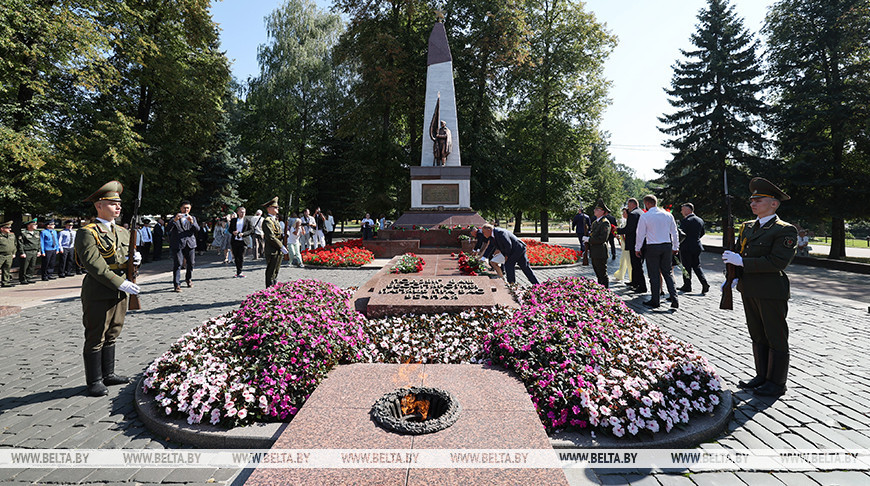 Глубокая признательность героям. В Гродно почтили память советских воинов и партизан