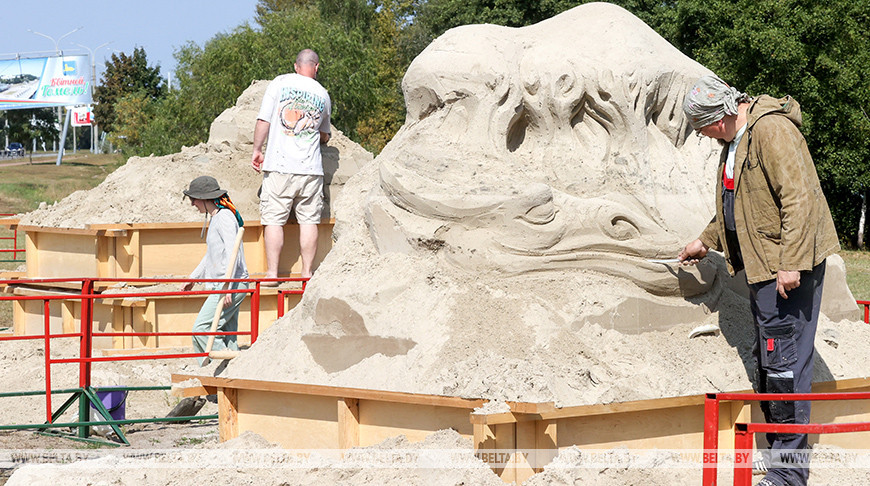 В Гомеле открылся первый в Беларуси фестиваль песочных скульптур