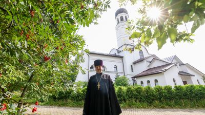 "Когда приехал в Беларусь, сразу понял, что я дома". Священник из Минска о получении гражданства 
