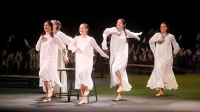 Спектаклем "Горький хлеб" Национального драмтеатра им. Горького открылся фестиваль "Белая Вежа-2025" 