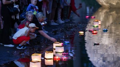 Чарующе и романтично. Фестиваль водных фонариков прошел в Гродно