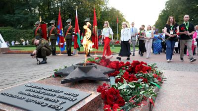 Участники Дня белорусской письменности почтили память защитников и мирных жертв ВОВ