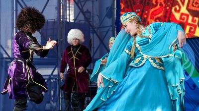 Аргентинцы, китайцы, грузины. Десятки национальностей презентовали свою культуру в центре Минска