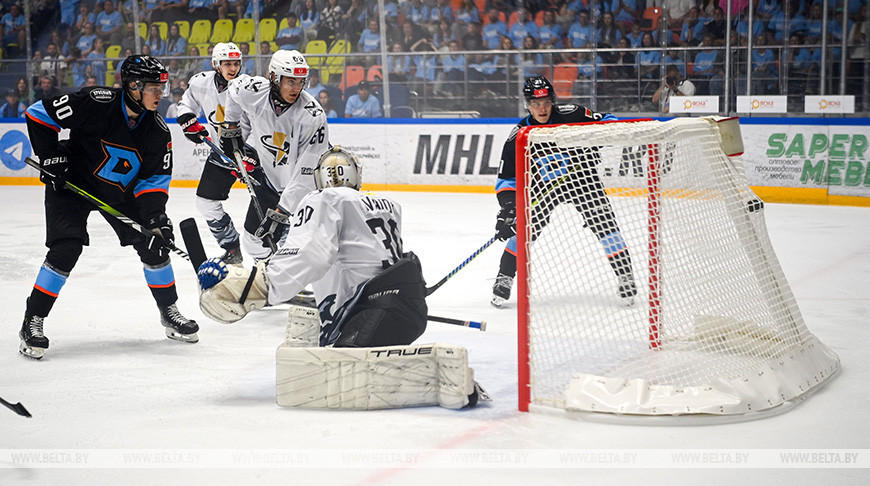 Дубль Хобяна принес "Динамо-Шиннику" победу в первом матче сезона МХЛ