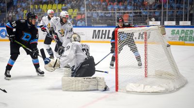 Дубль Хобяна принес "Динамо-Шиннику" победу в первом матче сезона МХЛ