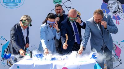 Рисование нефтью, приложение для молодых мам. В Минске прошел Фестиваль науки