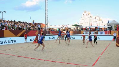 "Пляжники" обыграли "классиков" в матчах волейбольного Кубка вызова в Минске