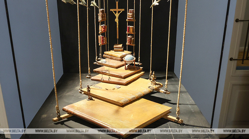 Купаловский театр представил совместную выставку с Национальным архивом Беларуси