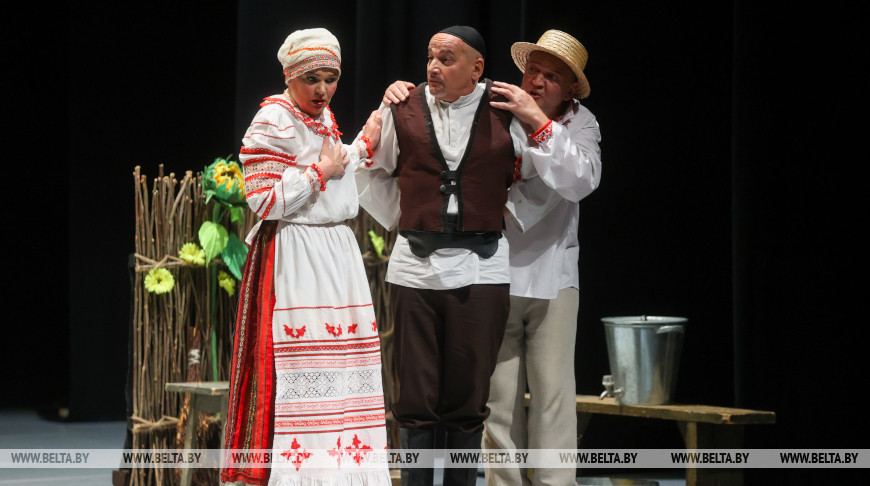 Спектакль "Камедыя" о силе и слабостях обычного человека представили зрителям на фестивале "Белая Вежа"